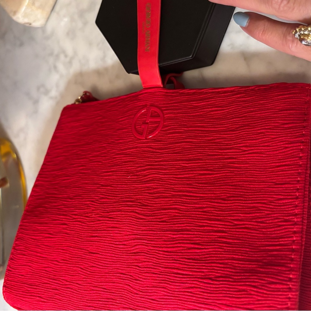 NEW Red Beauty Zipper Wristlet - Picture 9 of 13